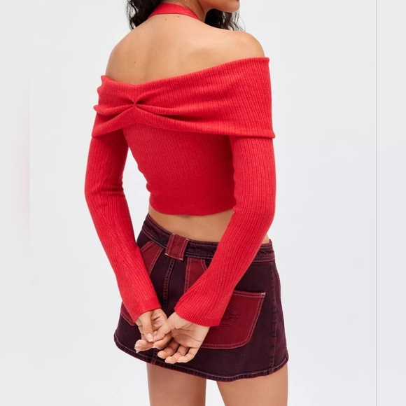 Kimchi Blue Devon Cropped Halter Cold Shoulder Long Sleeve Slim Fit Sweater, Red - Picture 2 of 13